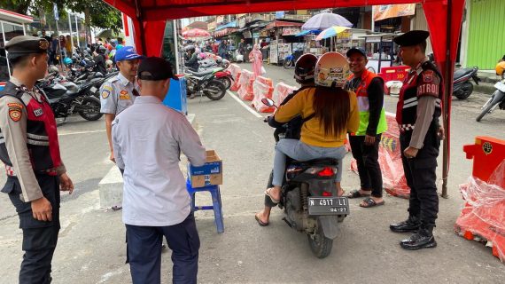 Sinergi Sat Samapta Polres Batu dan Dishub Kawal Ketertiban Parkir Wisata Alun-Alun Kota Batu