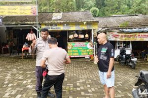 Jaga Kondusifitas Wisata, Personel Polsek Pujon Gelar Patroli Dialogis