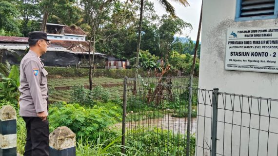 Polsek Ngantang Intensifkan Pemantauan dan Mitigasi di Lokasi Rawan Banjir
