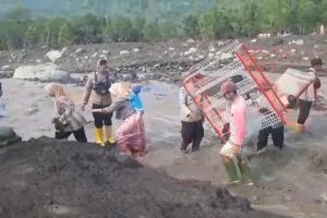 Polri Terus Evakuasi Warga dan Mengamankan Harta Benda di Candipuro: Bergerak Cepat Selamatkan Masyarakat