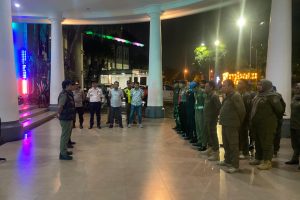 Operasi Gabungan Tertibkan PKL di Alun-Alun Kota Batu