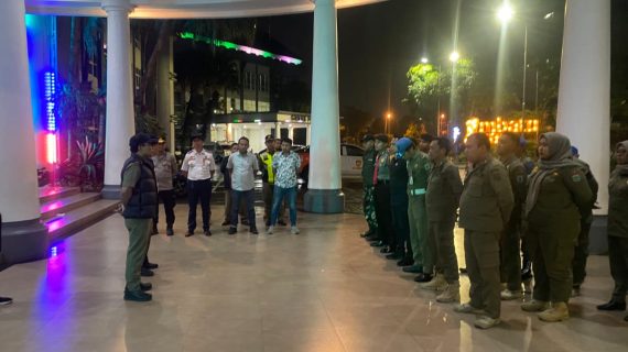 Operasi Gabungan Tertibkan PKL di Alun-Alun Kota Batu