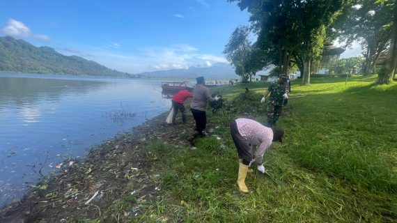 Sinergi Tiga Pilar dan Masyarakat: Aksi Bersih Waduk Selorejo untuk Jaga Kelestarian Lingkungan