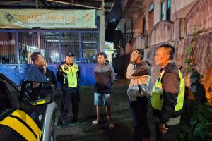 Personel Polsek Pujon Gelar Patroli, Ajak Warga Desa Ngabab Jaga Kamtibmas