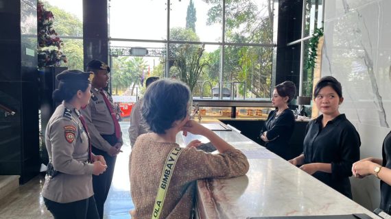 Antisipasi Gangguan Keamanan Nataru, Personel Pam Obvit Patroli Dialogis dan Ingatkan Layanan 110