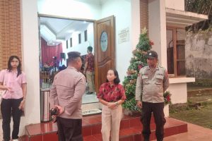 Personel Polsek Junrejo Amankan Ibadah Natal 2025 Gereja Baptis Indonesia