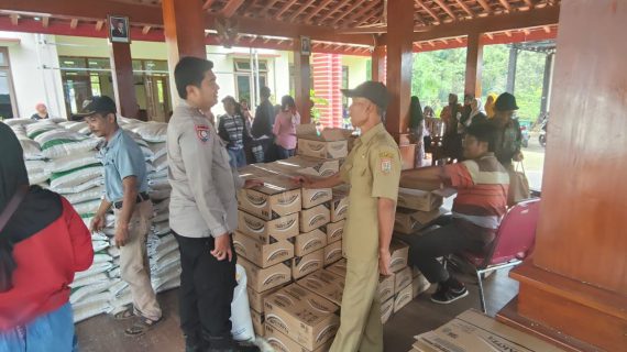 Kawal Penyaluran Bansos, 560 Keluarga Penerima Manfaat Terima Bantuan