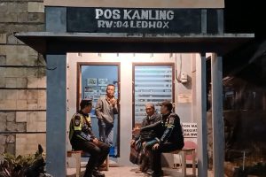 Sambang Pos Kamling, Bhabinkamtibams Apresiasi Semangat Warga dan Dengarkan Aspirasi