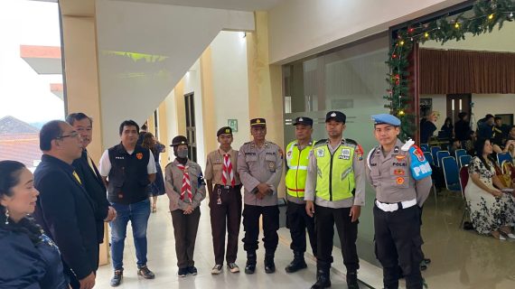 Sinergi Polisi, Security, dan Saka Bhayangkara Amankan Ibadah Natal Gereja Bethany Indonesia
