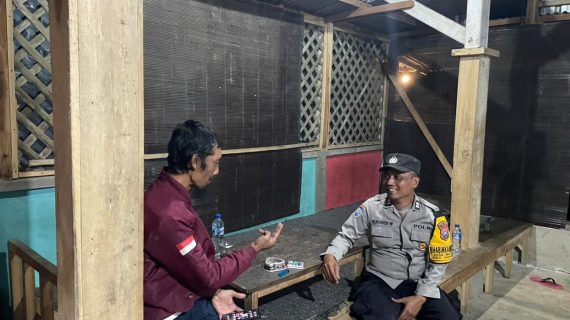 Sinergi dengan Masyarakat, Personel Polsek Ngantang Lakukan Patroli dan Himbauan Kamtibmas