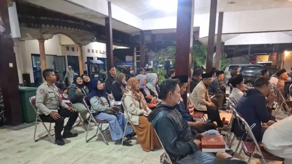 Bhabinkamtibmas Beji Monitoring dan Kawal Musyawarah Desa