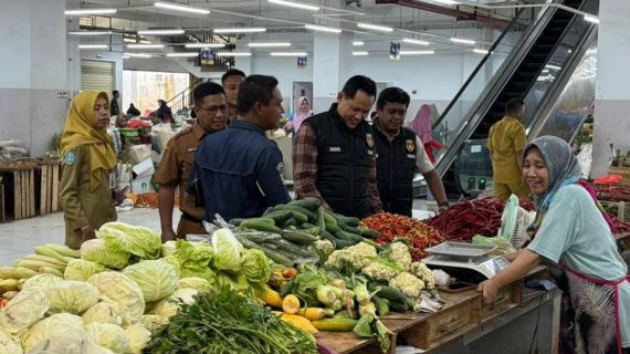 Satgas Pangan Polres Ponorogo  Pantau Bahan Pokok di Sejumlah Pasar Jelang Nataru