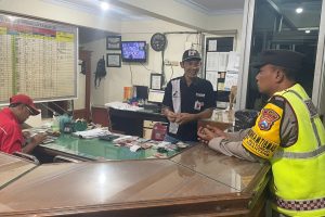 Jalin Sinergi, Polsek Ngantang Lakukan Patroli Dialogis ke SPBU, Ajak Karyawan Jadi Mitra Ciptakan Situasi Kondusif