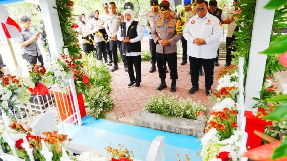 Kapolri Ziarah ke Makam Marsinah dan Letakkan Batu Pertama Museum Pahlawan Nasional di Nganjuk