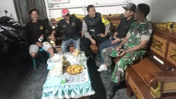 Polsek Pujon Gelar Patroli Dialogis, Proaktif Jaga Kamtibmas
