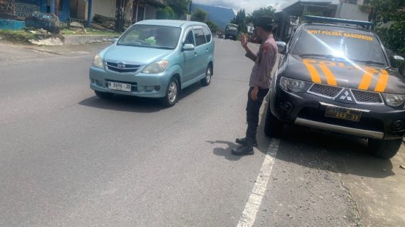 Personel Polsek Kasembon Polres Batu Tingkatkan Patroli dan Pemantauan di Ruas Jalan Raya Kasembon, Antisipasi Lakalantas dan Gangguan Kamtibmas