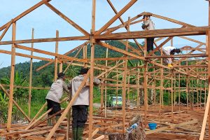 Capai 47 Unit, Pembangunan Huntara Sat Brimob Polda Sumbar Terus Berjalan di Pauh