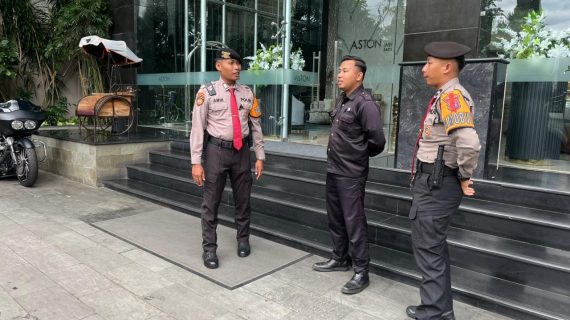 Sinergi dan Pencegahan : Personel Pam Obvit Polres Batu Patroli Dialogis Jaga Keamanan