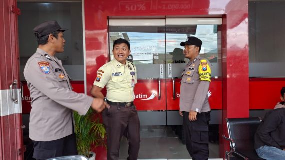 Polsek Pujon Pererat Sinergi dengan Security Bank Jatim, Gelar Patroli Dialogis Antisipasi Gangguan Keamanan