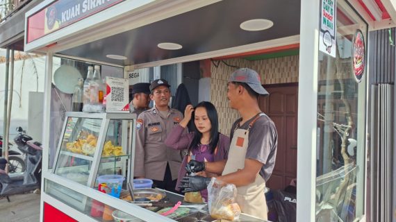 Bangun Sinergi, Polsek Pujon Gelar Patroli Dialogis di Kawasan PKL