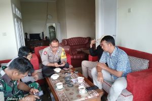 Antisipasi Gangguan Keamanan, Personel Polsek Ngantang Intensifkan Komunikasi Langsung dengan Warga