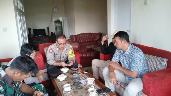Antisipasi Gangguan Keamanan, Personel Polsek Ngantang Intensifkan Komunikasi Langsung dengan Warga