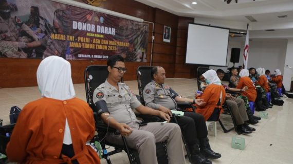 Panitia Natal TNI dan Polri Gelar Bakti Sosial Donor Darah di PMI Surabaya