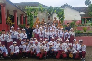 Dari Upacara Bendera, Bhabinkamtibmas Tanamkan Nilai Toleransi dan Cegah Perundungan Sejak Dini