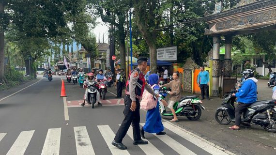 Pagi Aman, Anak Nyaman : Sat Samapta Polres Batu Hadir Mengawal Masa Depan Bangsa