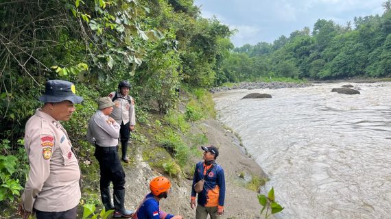 Polres Bondowoso Terjunkan Personel Pencarian Korban Hanyut di Sungai Sampeanbaru