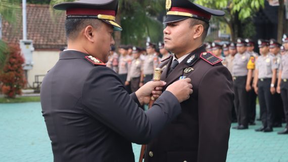 Satyalencana Pengabdian Tersemat, Kapolres Batu : “Lencana Bukti Loyalitas dan Pengabdian Tanpa Cacat”