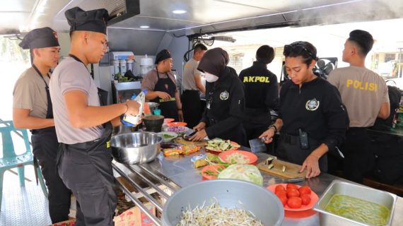 Hari ke-6 Latsitardanus 2026, Taruna Akpol Masak di Dapur Lapangan untuk Ratusan Warga Aceh Tamiang