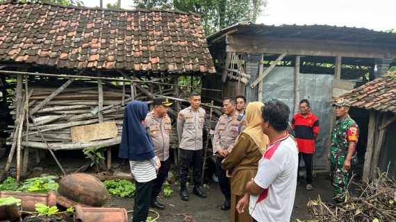Akhiri Praktik Pasung, Polres Ponorogo Evakuasi ODGJ dan Kirim ke RSJ