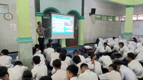 Wujudkan Kamseltibcarlantas Aman dan Selamat, Polres Batu Edukasi Pelajar