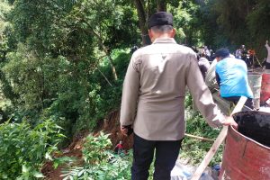 Cipta Situasi Aman dan Tertib, Kapolsek Pujon Laksanakan Pemantauan Wilayah Rawan Bencana Alam