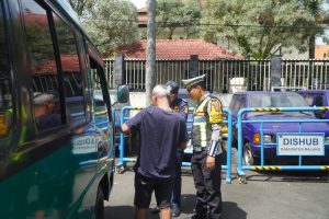 Operasi Keselamatan Semeru, Polres Malang Gelar Ramp Check dan Tes Urine Awak Bus