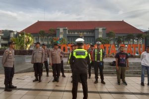 Dukung Kegiatan Masyarakat, Polres Batu dan Polsek Jajaran Amankan Jalan Sehat 20 Tahun Al-Izzah Mengabdi