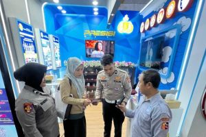 Korlantas Polri Tampilkan ETLE Mobile Handeld di Pameran Kampung Hukum 2026