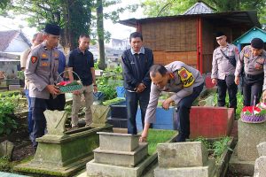 Jelang Ramadan 1447 H, Kapolresta Malang Kota Ziarah ke Makam Korban Kanjuruhan