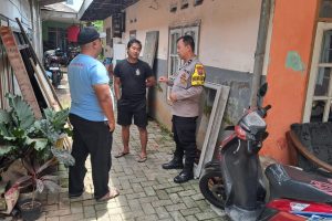 Jelang Ramadhan, Bhabinkamtibmas Kelurahan Temas Ajak Warga Aktifkan Siskamling dan Tamu Wajib Lapor