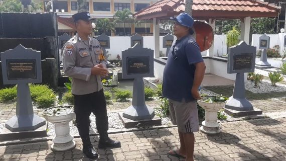Sambang ke Vihara, Polisi Sampaikan Pesan Toleransi dan Layanan Darurat 110