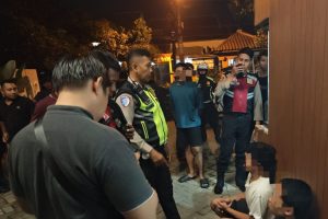 Polres Mojokerto Kota Bersama Warga Gagalkan Perang Sarung