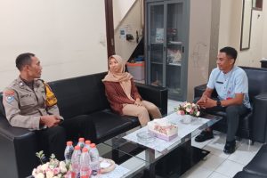 Perkuat Sinergi Tiga Pilar, Bhabinkamtibmas Sambang Kelurahan Ajak Aktifkan Pos Kamling