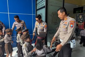 Polisi Sahabat Anak : Polresta Sidoarjo Edukasi Tertib Lalu Lintas Sejak Dini