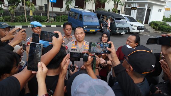 Polrestabes Surabaya Amankan Tersangka Pencabulan Tujuh Anak Dibawah Umur