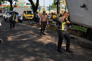 Sigap Tangani Laka Truk di Jalur Soekarno, Polres Batu Pastikan Arus Tetap Lancar