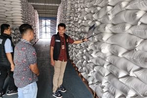 Satgas Pangan Polres Ngawi Cek Gudang Bulog Pastikan Stok Beras dan Jagung Aman