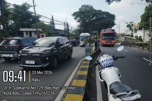 Bus Mogok di Jalan, Personel Satlantas Sigap Atur Arus Lalu Lintas Demi Cegah Kemacetan