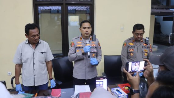 Polres Pacitan Amankan Dua Tersangka Penyiram Air Keras Penjual Tempe