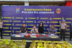 Polres Bojonegoro Amankan Tersangka Pengoplos LPG Subsidi 3 Kg dan Ratusan Tabung Gas